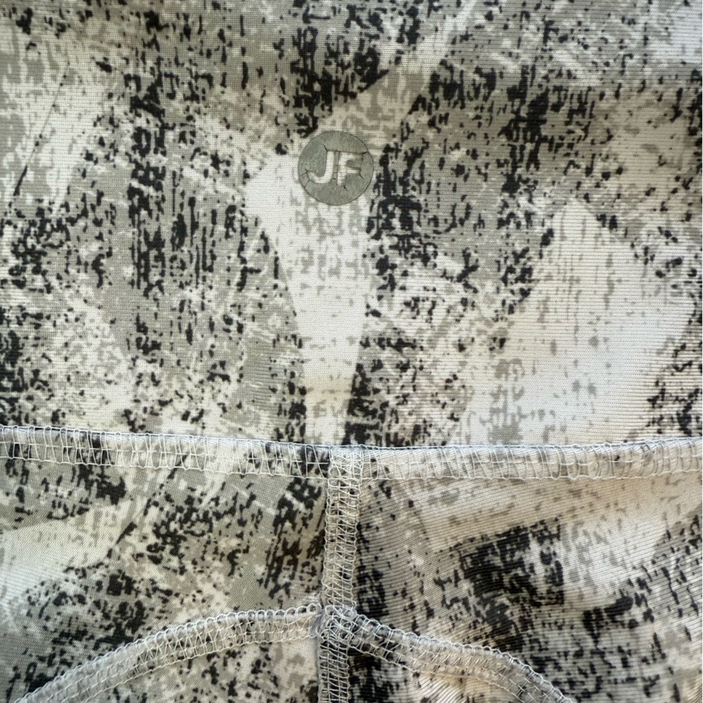 🛍️ Joe Fresh Abstract Patterned Pants - Picture 3 of 6